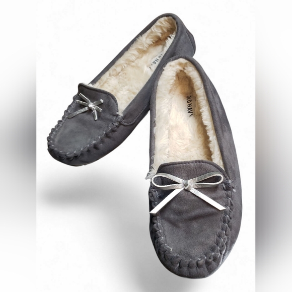 Nwot Old Navy Gray Fuzzy Women's Moccasin Slippers - Picture 1 of 7